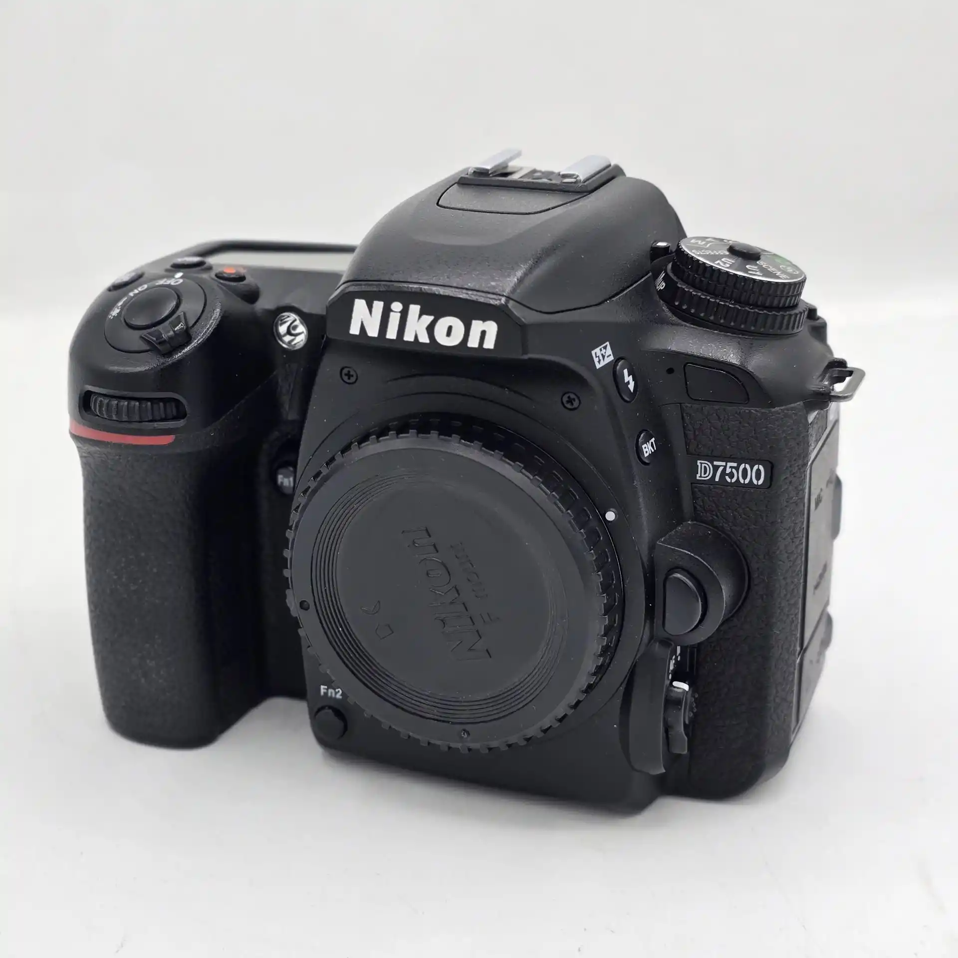 دوربین nikon d7500 body دست دو